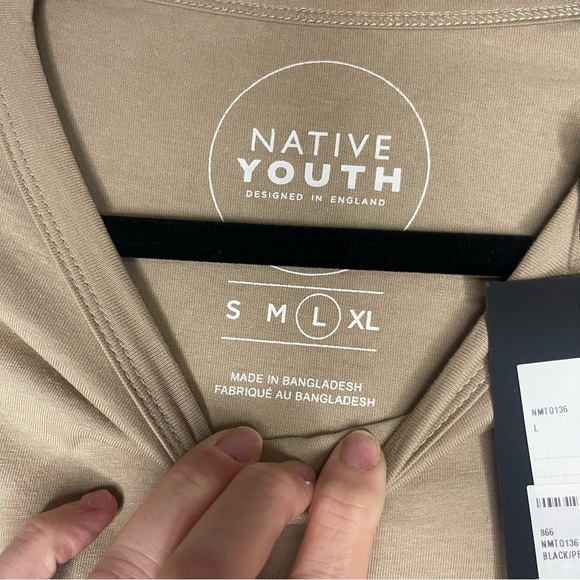 Native Youth Men's Tan Sleeveless Shirt Size Large - Picture 3 of 5